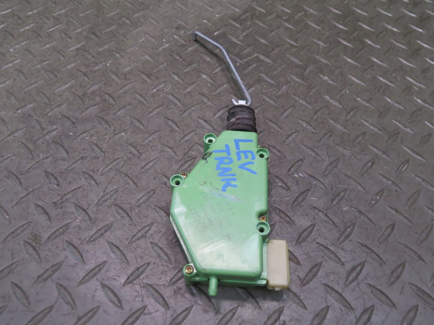 97-03 VW Eurovan T4 Rear Trunk Door Lock Actuator Motor 701959783 OEM