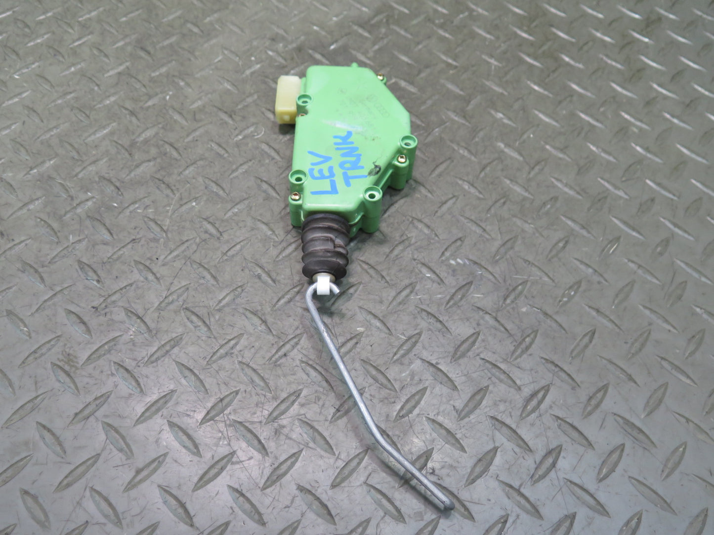 97-03 VW Eurovan T4 Rear Trunk Door Lock Actuator Motor 701959783 OEM