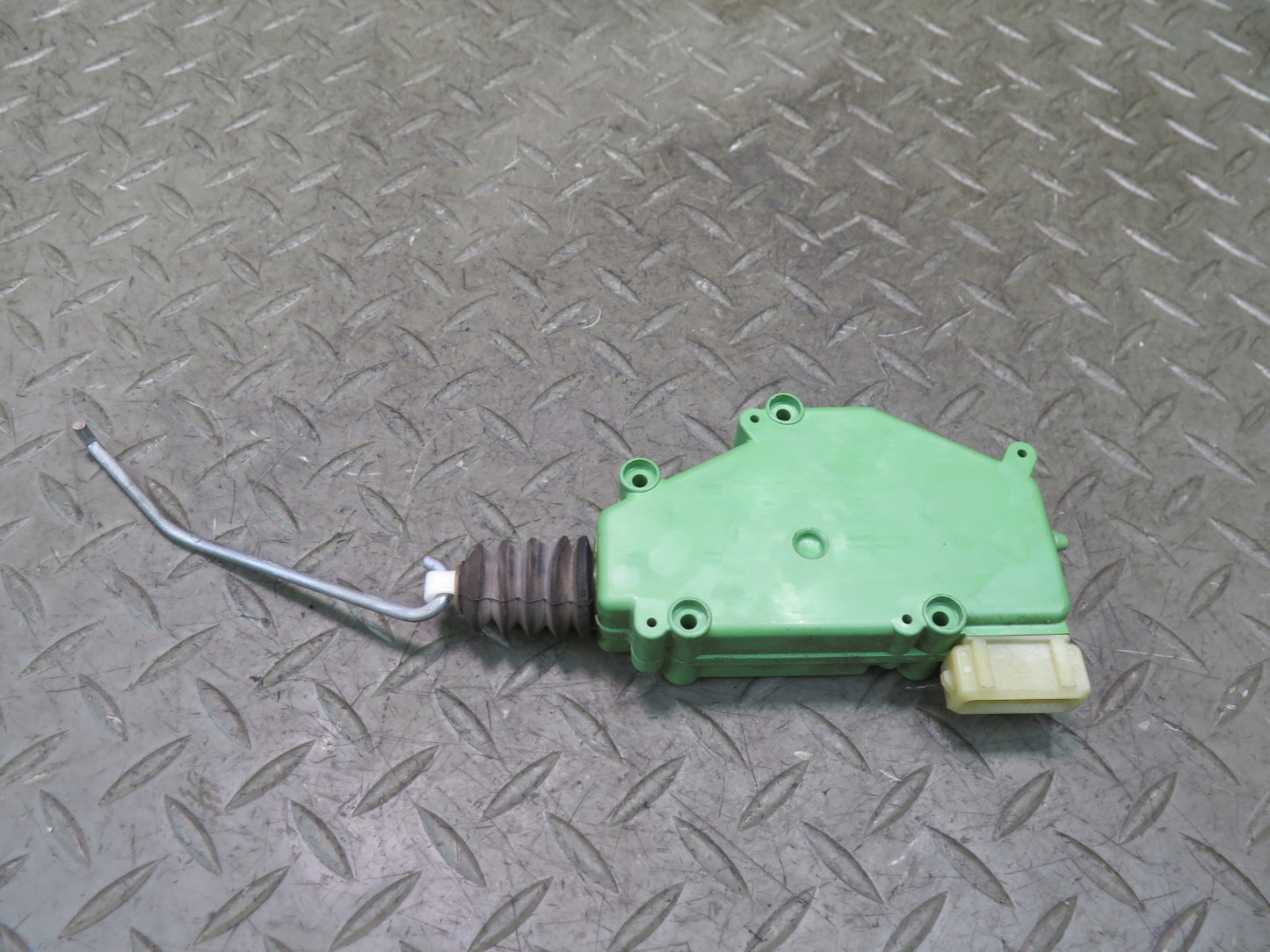 97-03 VW Eurovan T4 Rear Trunk Door Lock Actuator Motor 701959783 OEM