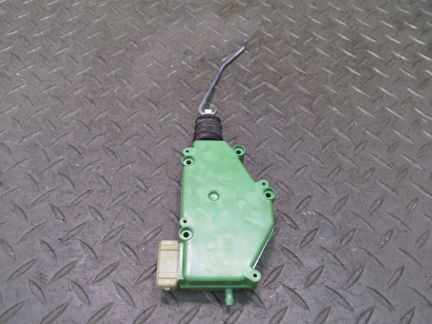 97-03 VW Eurovan T4 Rear Trunk Door Lock Actuator Motor 701959783 OEM