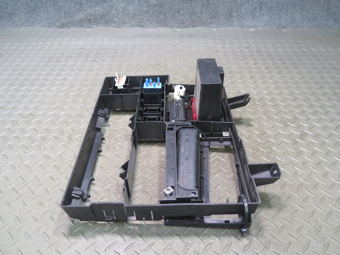 99-03 VW Eurovan T4 Dash Center Radio Climate Trim Bezel Cover Panel OEM