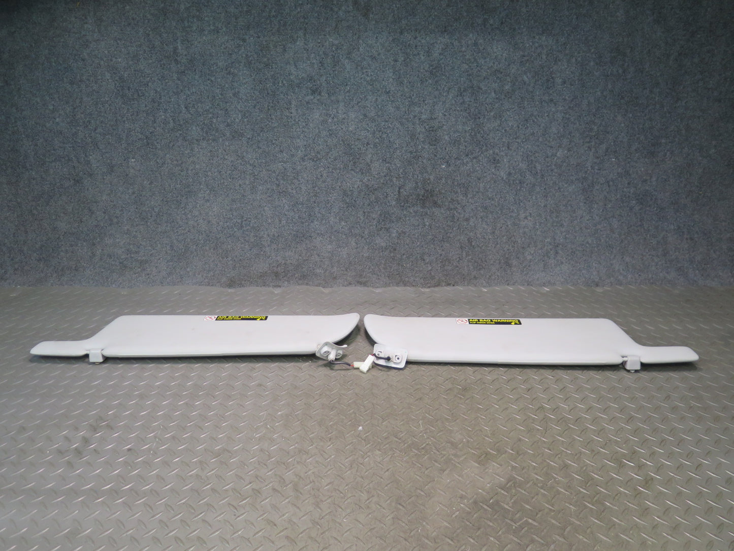 99-03 VW Eurovan T4 Set of 2 Front Left & Right Sun Visor Gray OEM