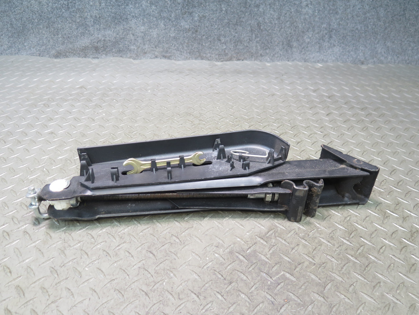 97-03 VW Eurovan T4 Emergency Spare Tire Lift Jack Wrench Tool Set OEM