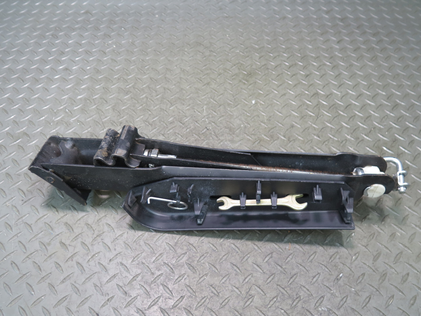 97-03 VW Eurovan T4 Emergency Spare Tire Lift Jack Wrench Tool Set OEM