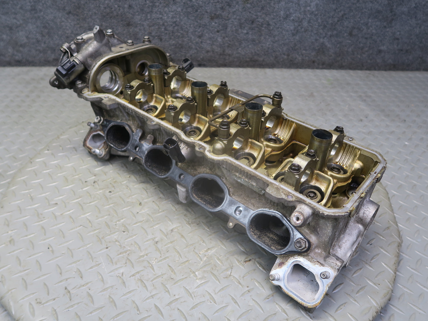 01-06 Lexus LS430 3UZFE 4.3L Engine Motor Right Cylinder Head OEM