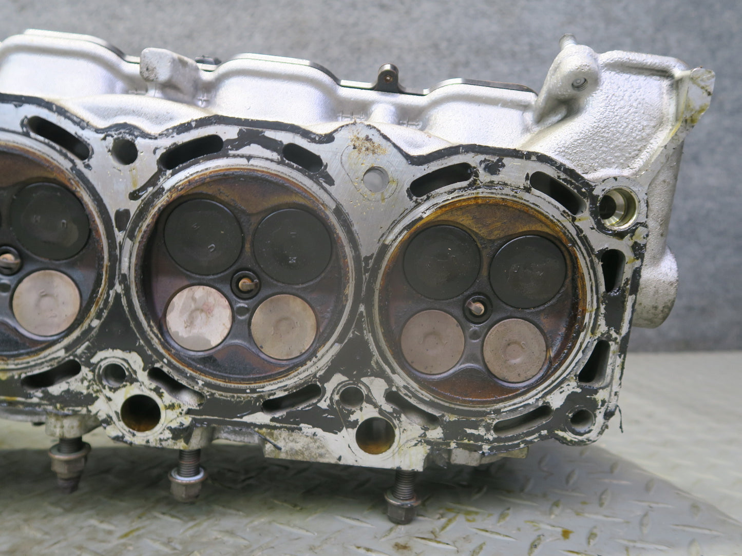 01-06 Lexus LS430 3UZFE 4.3L Engine Motor Right Cylinder Head OEM