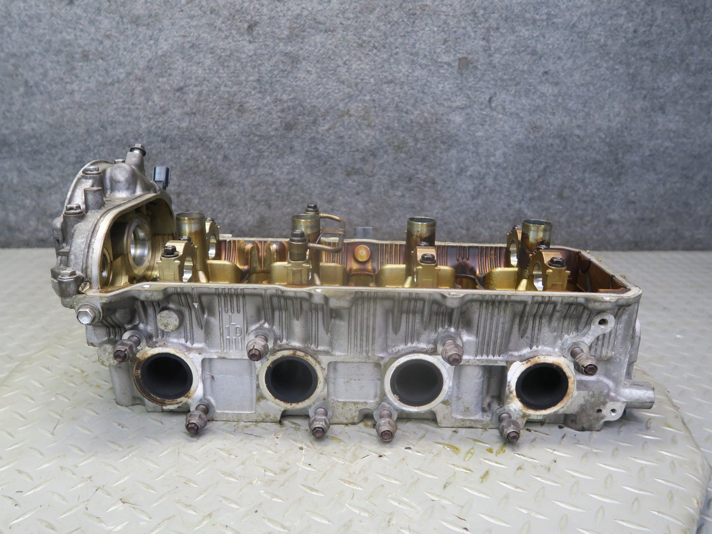 01-06 Lexus LS430 3UZFE 4.3L Engine Motor Left Cylinder Head OEM