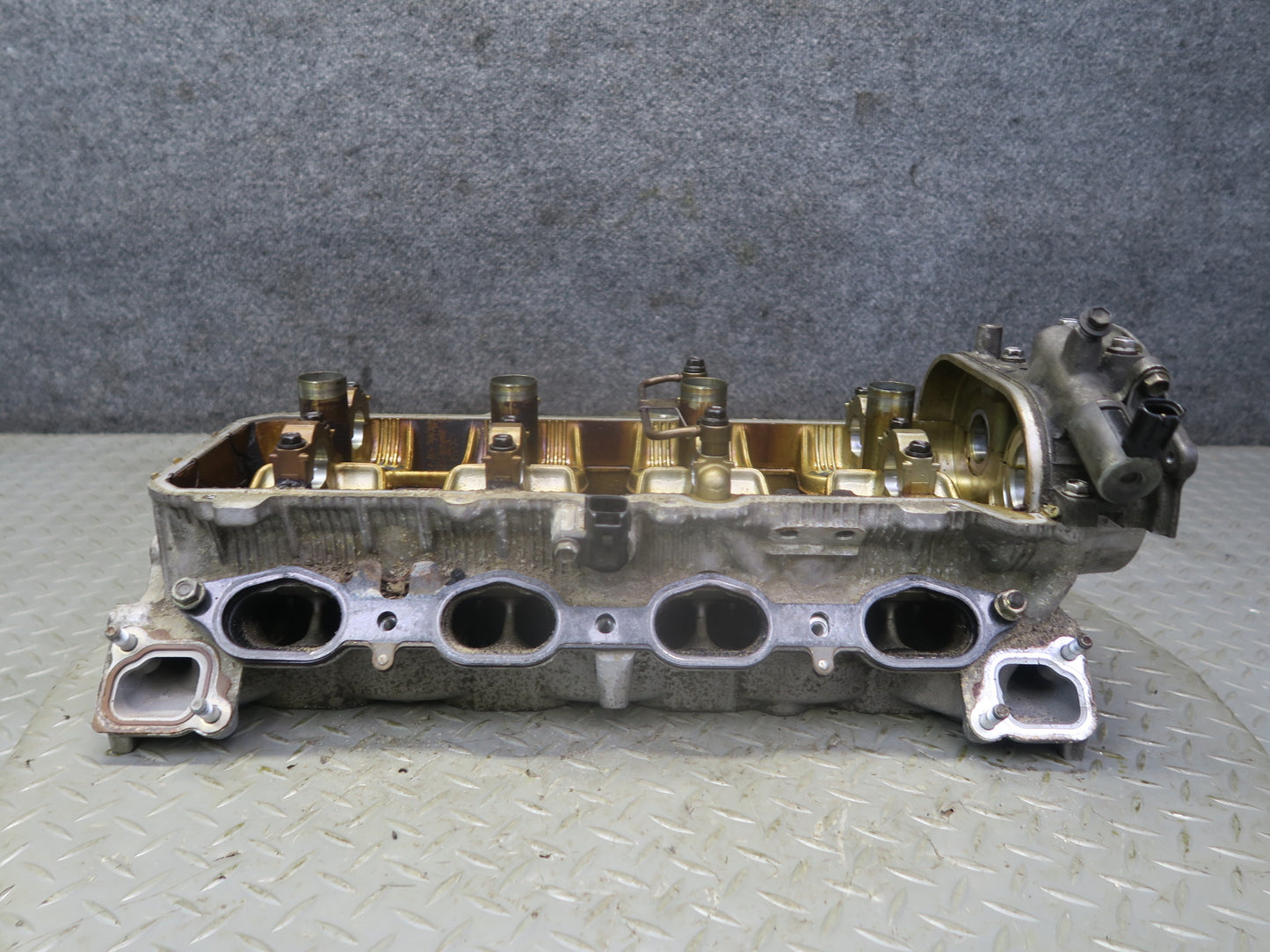 01-06 Lexus LS430 3UZFE 4.3L Engine Motor Left Cylinder Head OEM