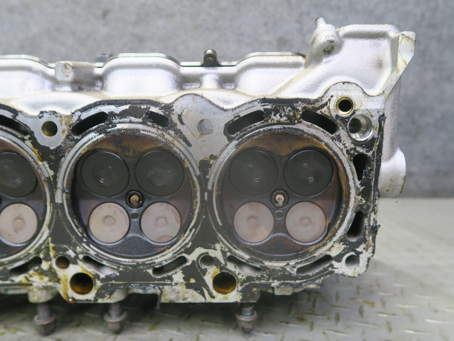 01-06 Lexus LS430 3UZFE 4.3L Engine Motor Left Cylinder Head OEM