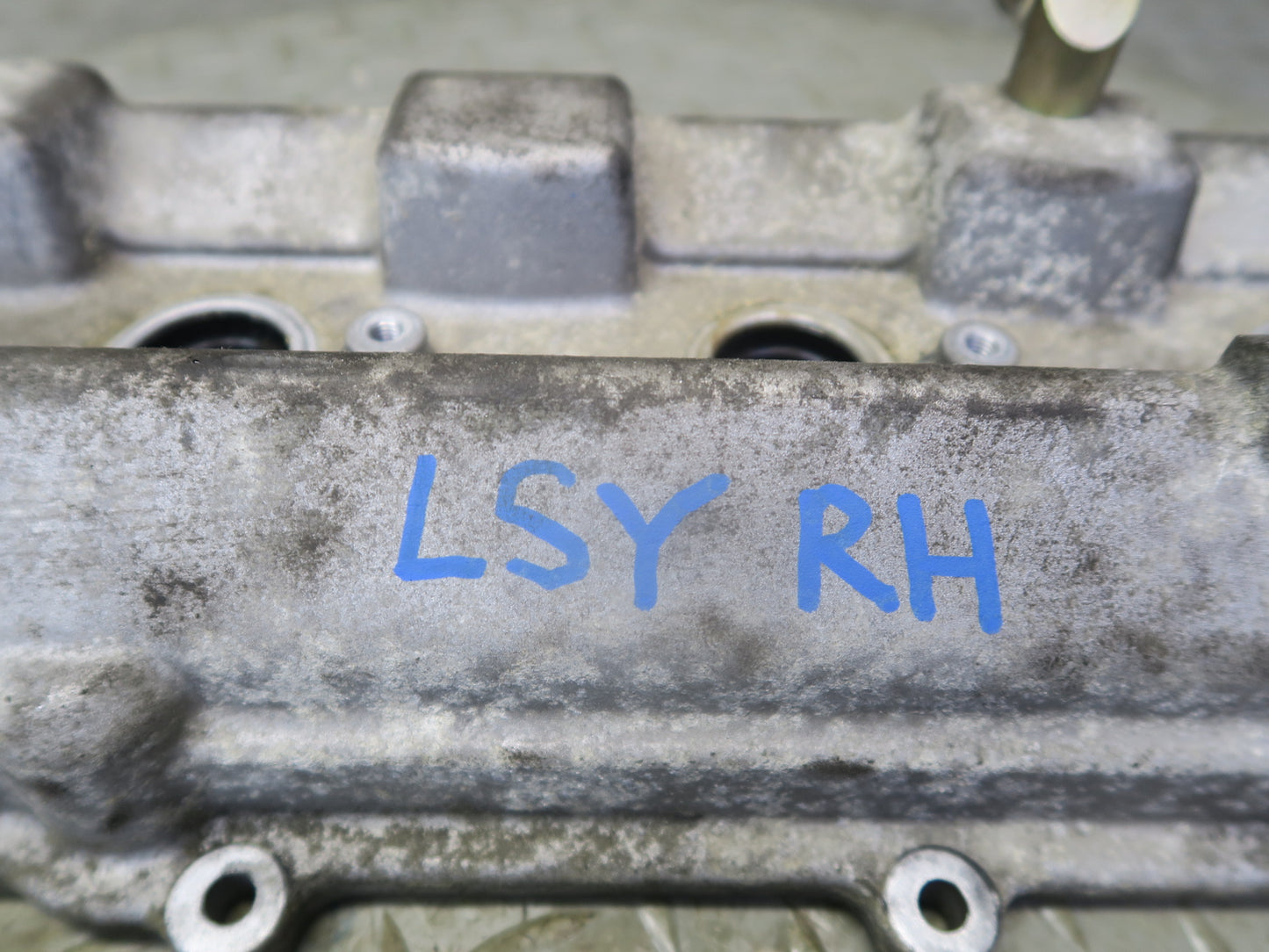 01-06 Lexus LS430 3UZFE Right Engine Motor Cylinder Head Valve Cover OEM