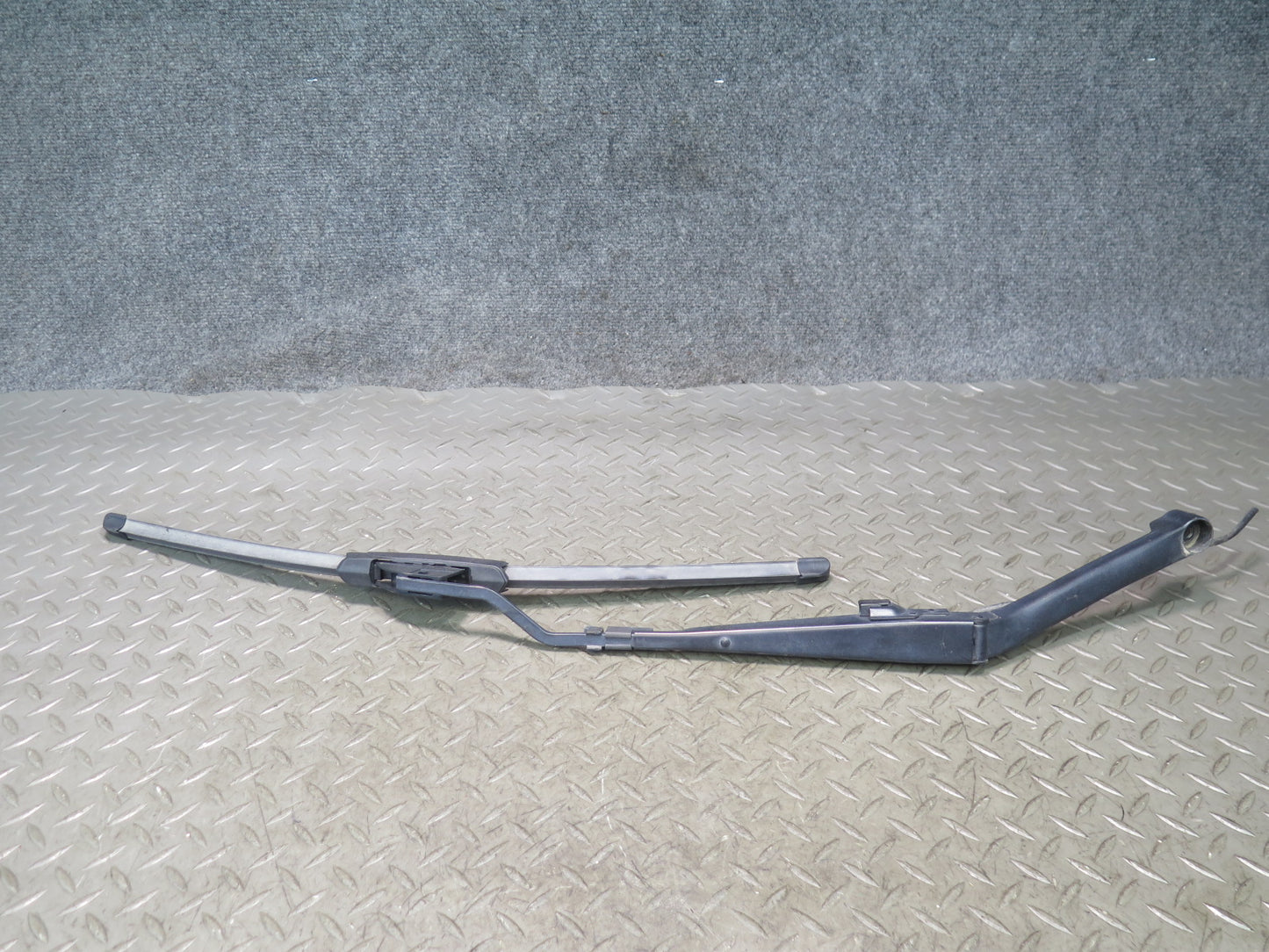 97-04 Chevrolet Corvette C5 Set of 2 Front Left & Right Windshield Wiper Arm OEM