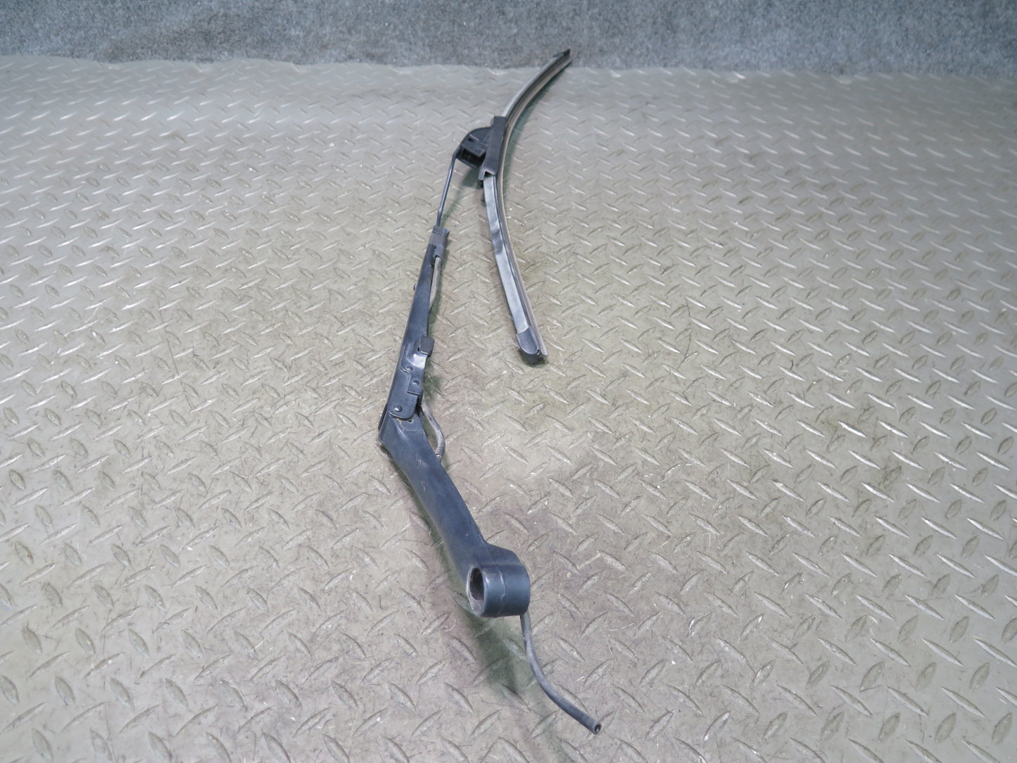 97-04 Chevrolet Corvette C5 Set of 2 Front Left & Right Windshield Wiper Arm OEM