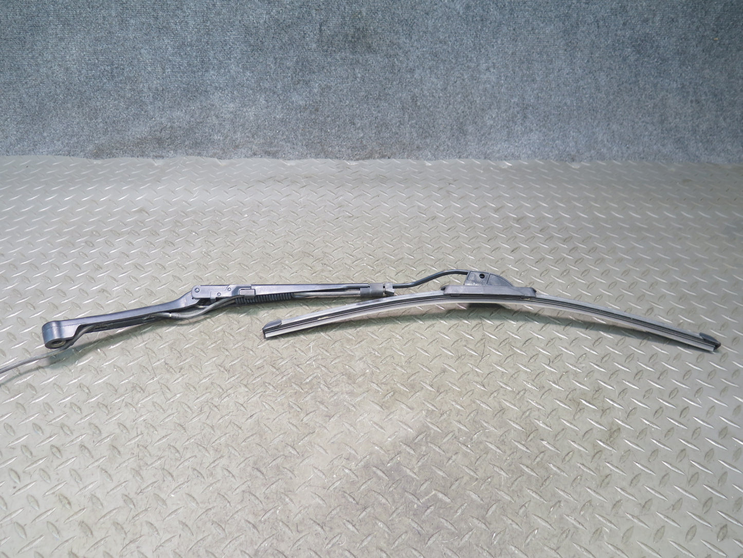 97-04 Chevrolet Corvette C5 Set of 2 Front Left & Right Windshield Wiper Arm OEM