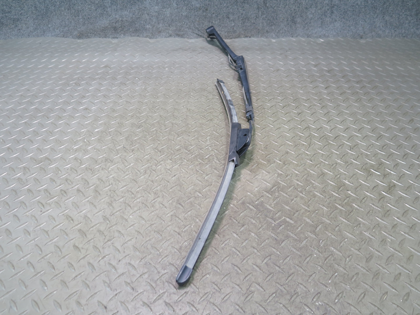 97-04 Chevrolet Corvette C5 Set of 2 Front Left & Right Windshield Wiper Arm OEM