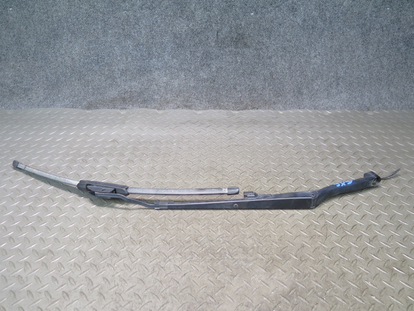 97-04 Chevrolet Corvette C5 Set of 2 Front Left & Right Windshield Wiper Arm OEM
