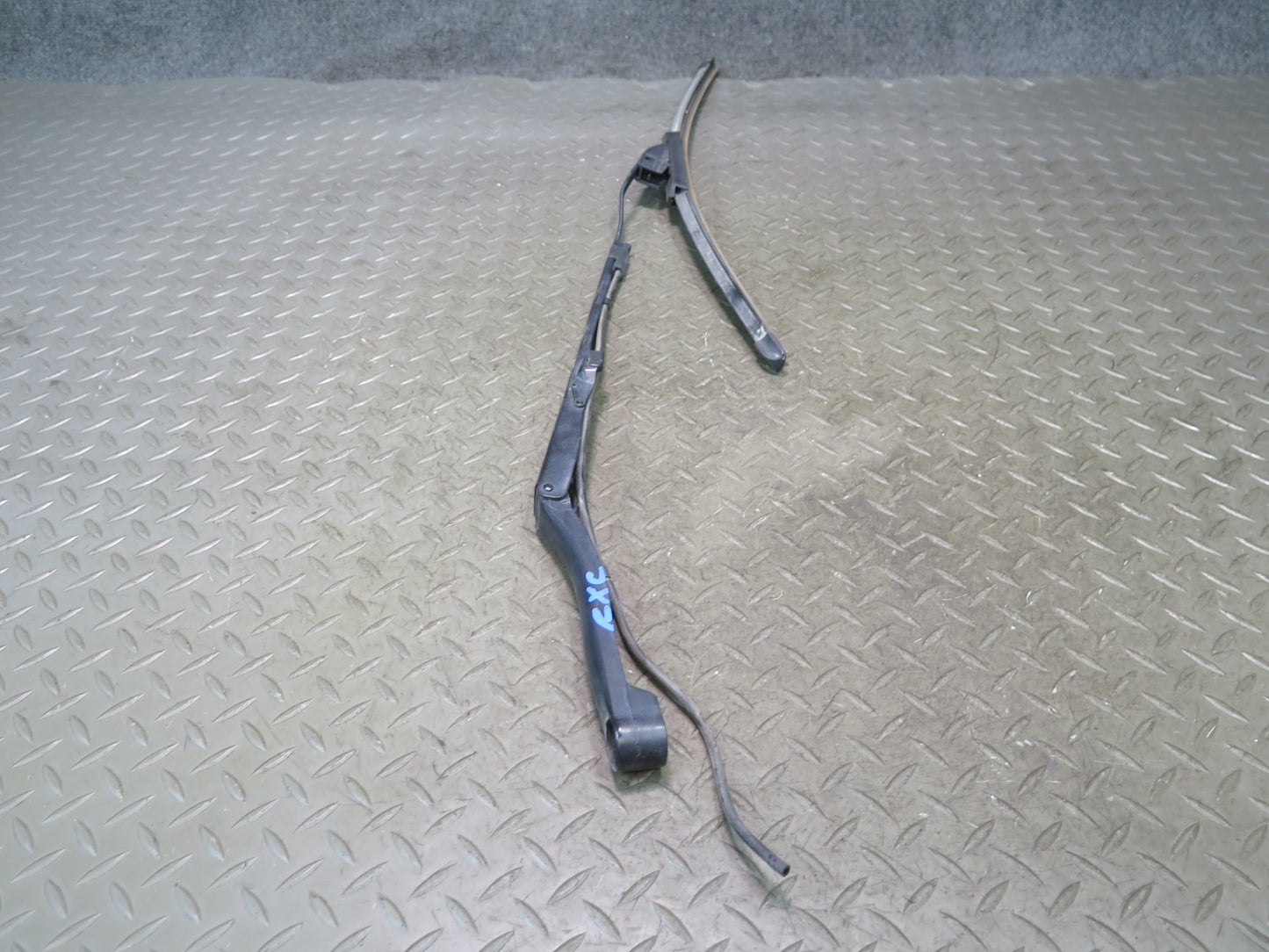 97-04 Chevrolet Corvette C5 Set of 2 Front Left & Right Windshield Wiper Arm OEM