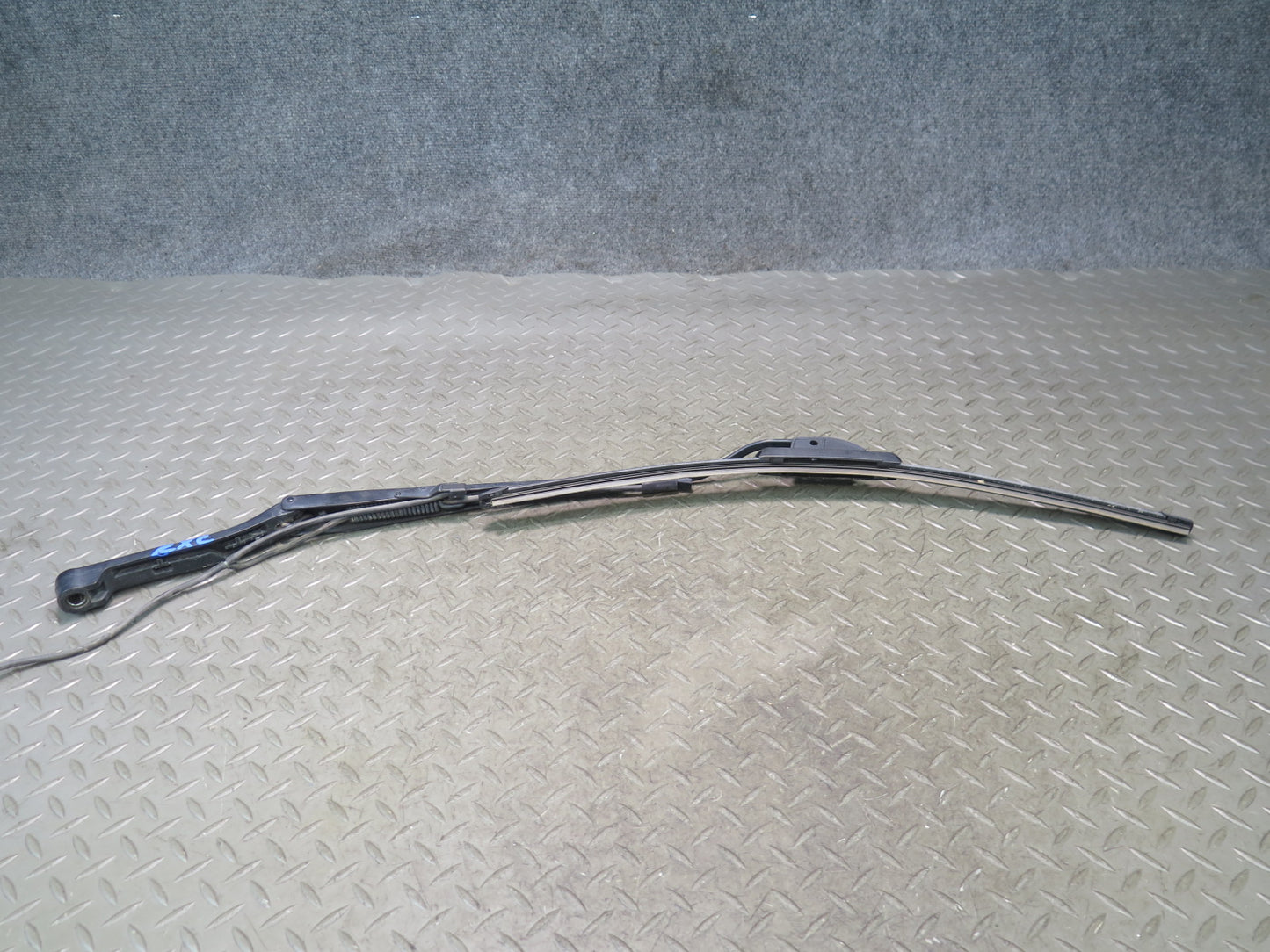 97-04 Chevrolet Corvette C5 Set of 2 Front Left & Right Windshield Wiper Arm OEM