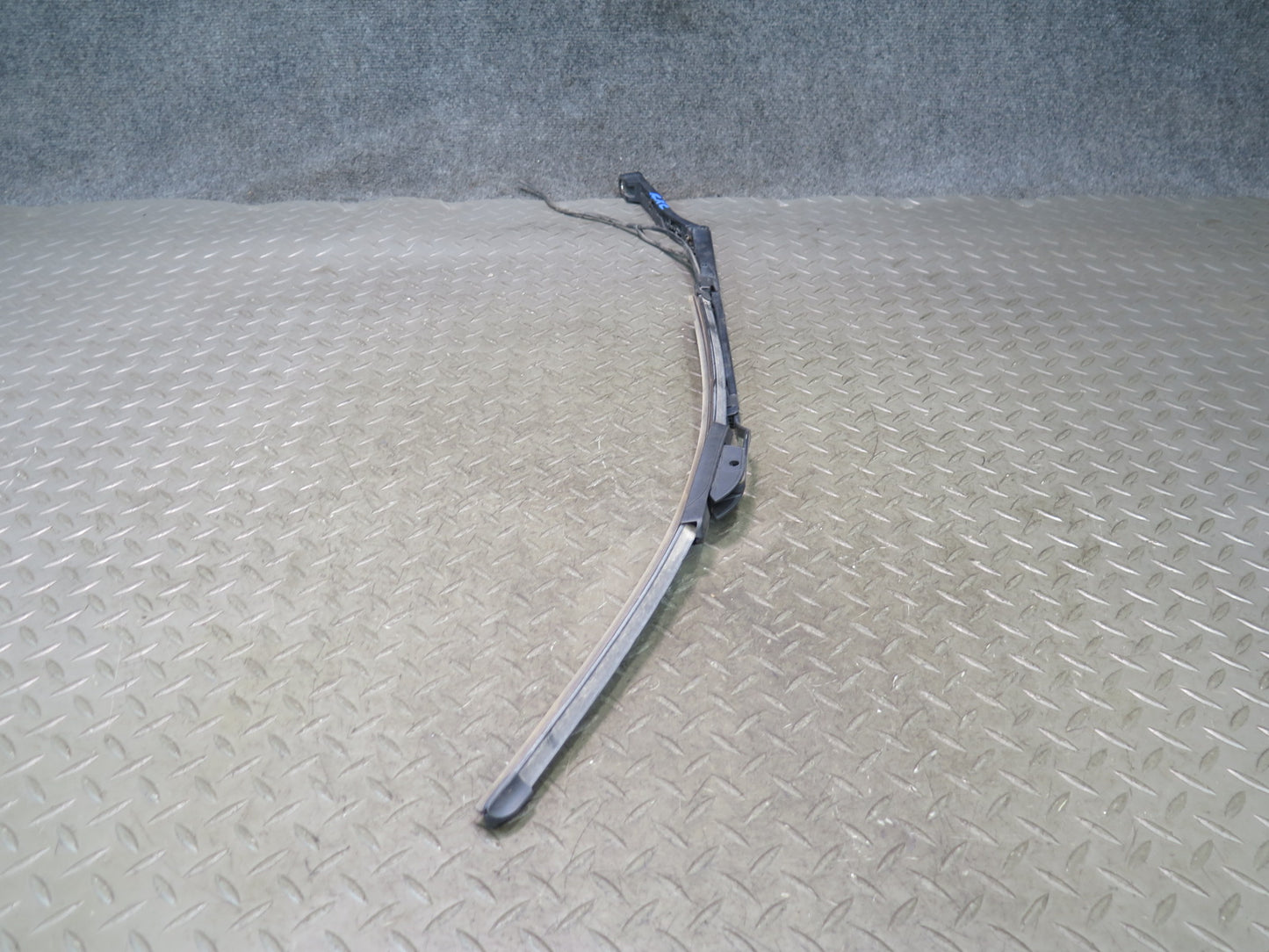 97-04 Chevrolet Corvette C5 Set of 2 Front Left & Right Windshield Wiper Arm OEM