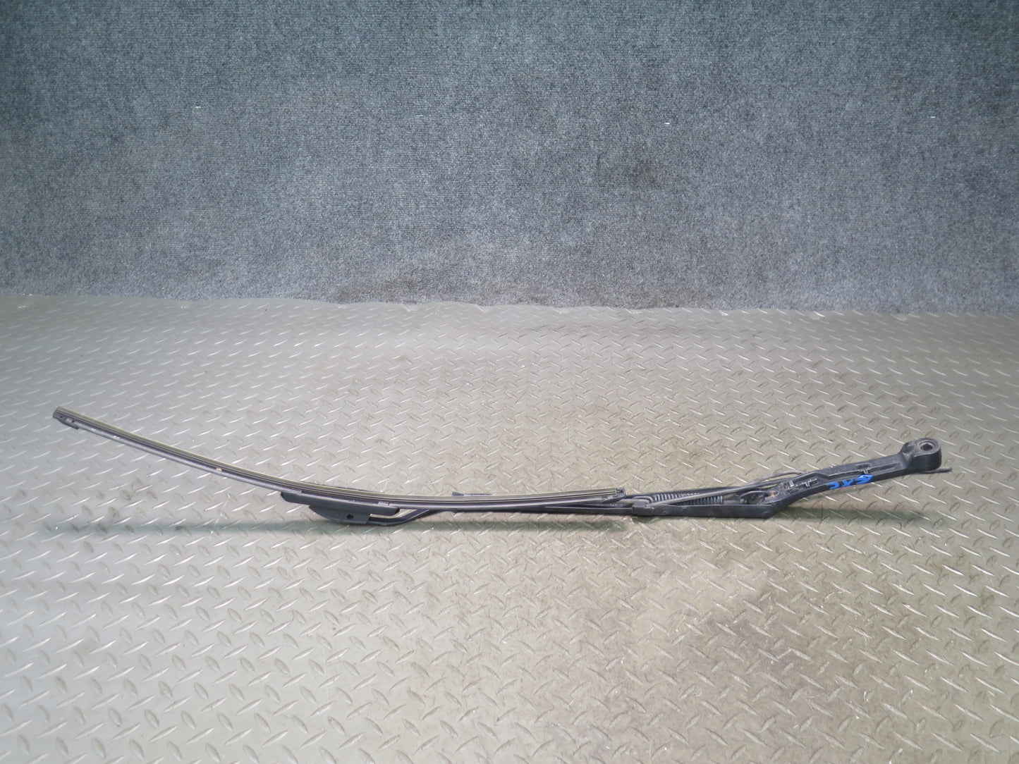97-04 Chevrolet Corvette C5 Set of 2 Front Left & Right Windshield Wiper Arm OEM