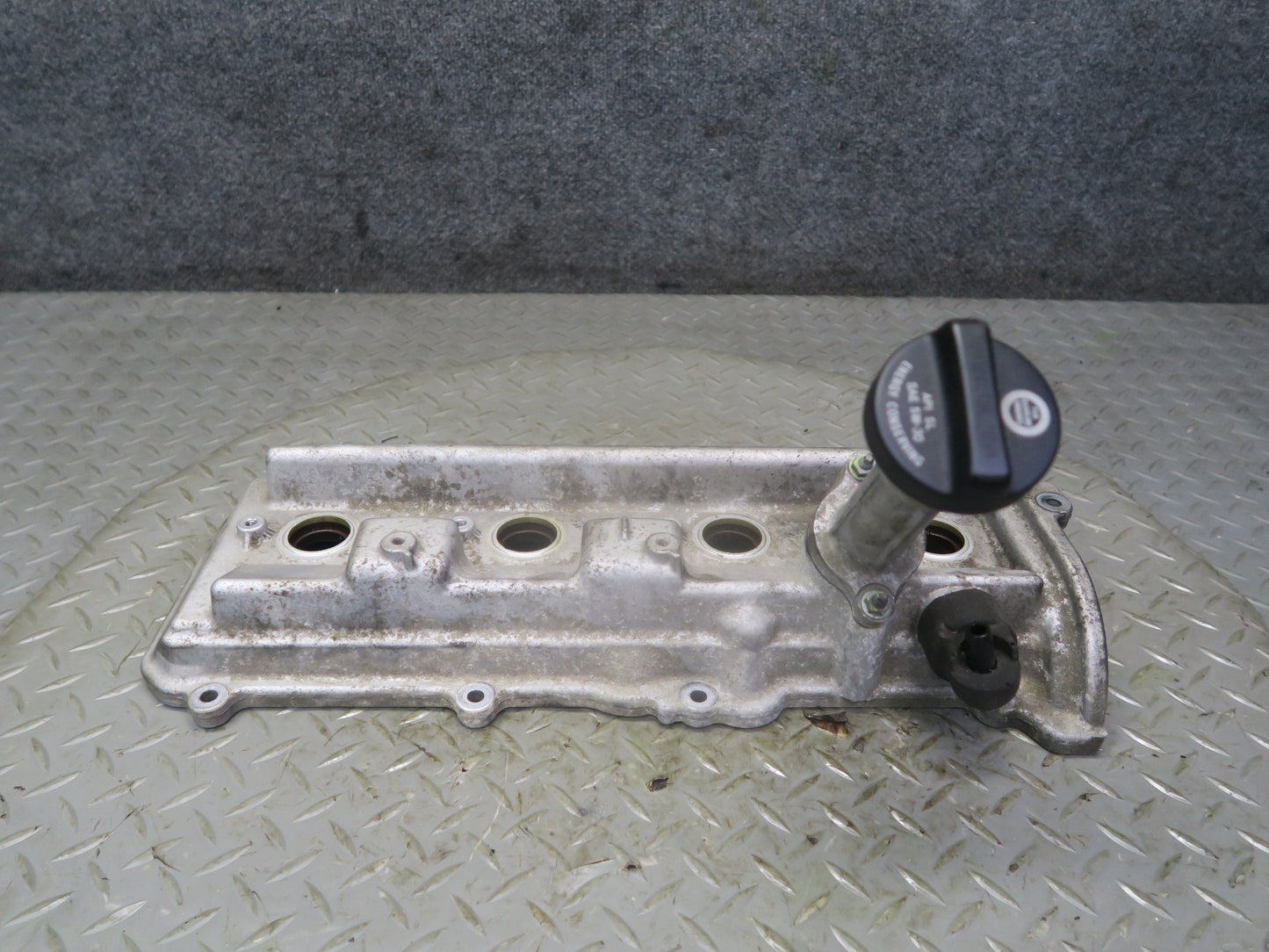01-06 Lexus LS430 3UZFE Left Engine Cylinder Head Valve Cover w Oil Neck OEM