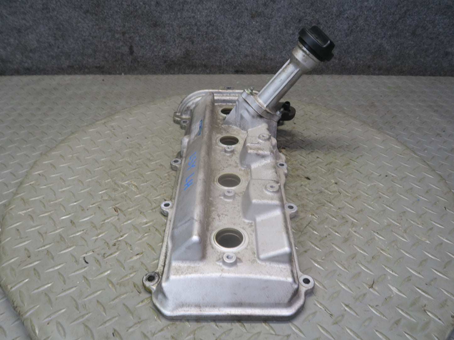 01-06 Lexus LS430 3UZFE Left Engine Cylinder Head Valve Cover w Oil Neck OEM