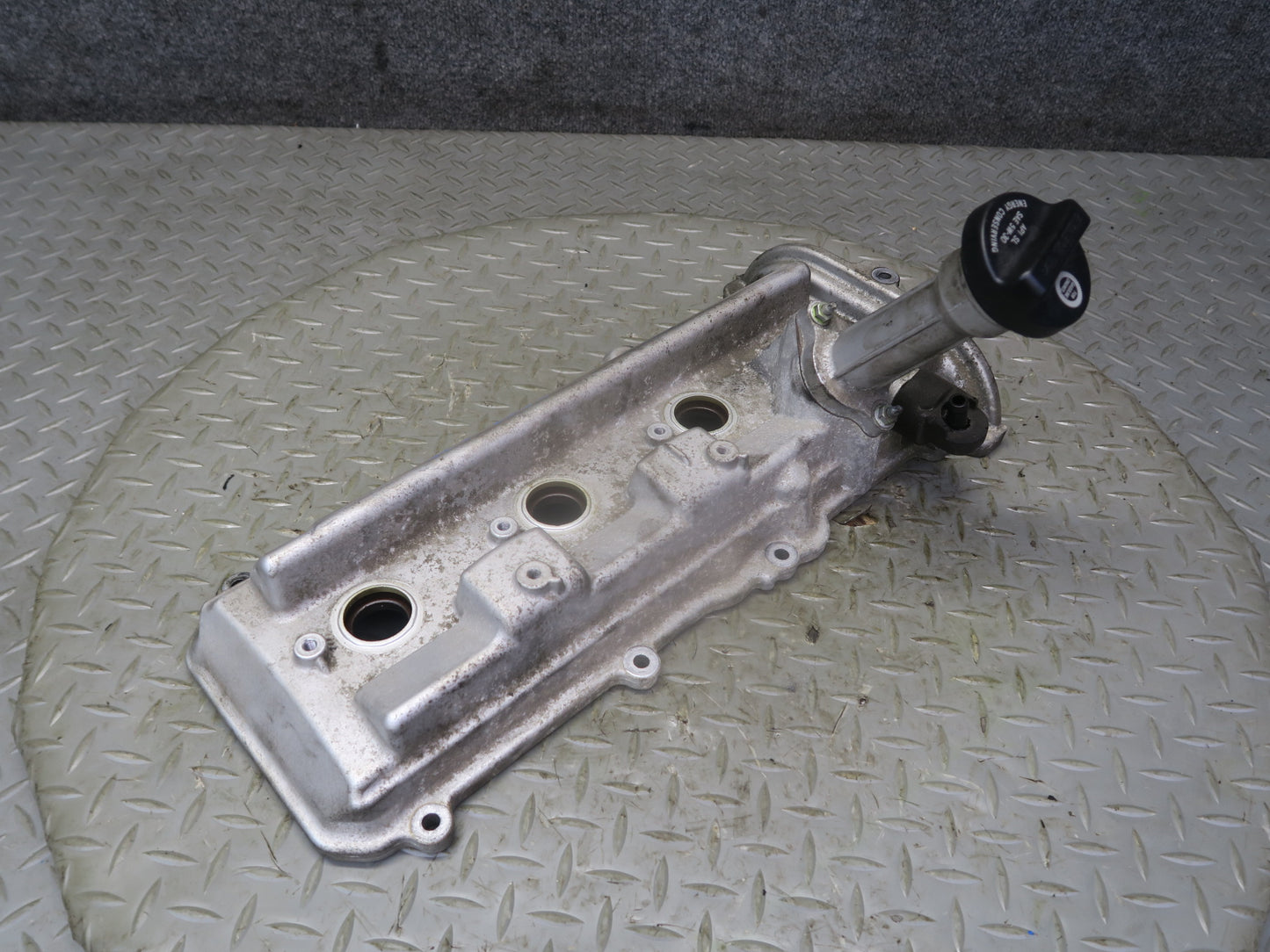 01-06 Lexus LS430 3UZFE Left Engine Cylinder Head Valve Cover w Oil Neck OEM