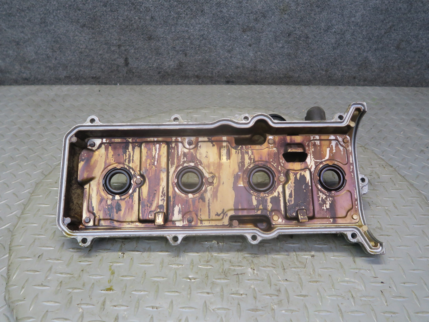 01-06 Lexus LS430 3UZFE Left Engine Cylinder Head Valve Cover w Oil Neck OEM