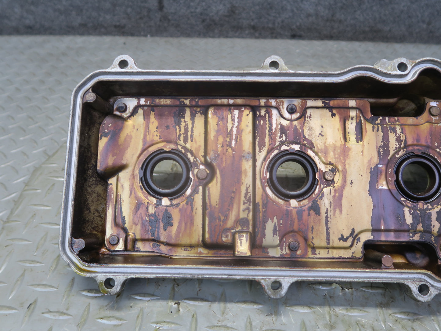 01-06 Lexus LS430 3UZFE Left Engine Cylinder Head Valve Cover w Oil Neck OEM