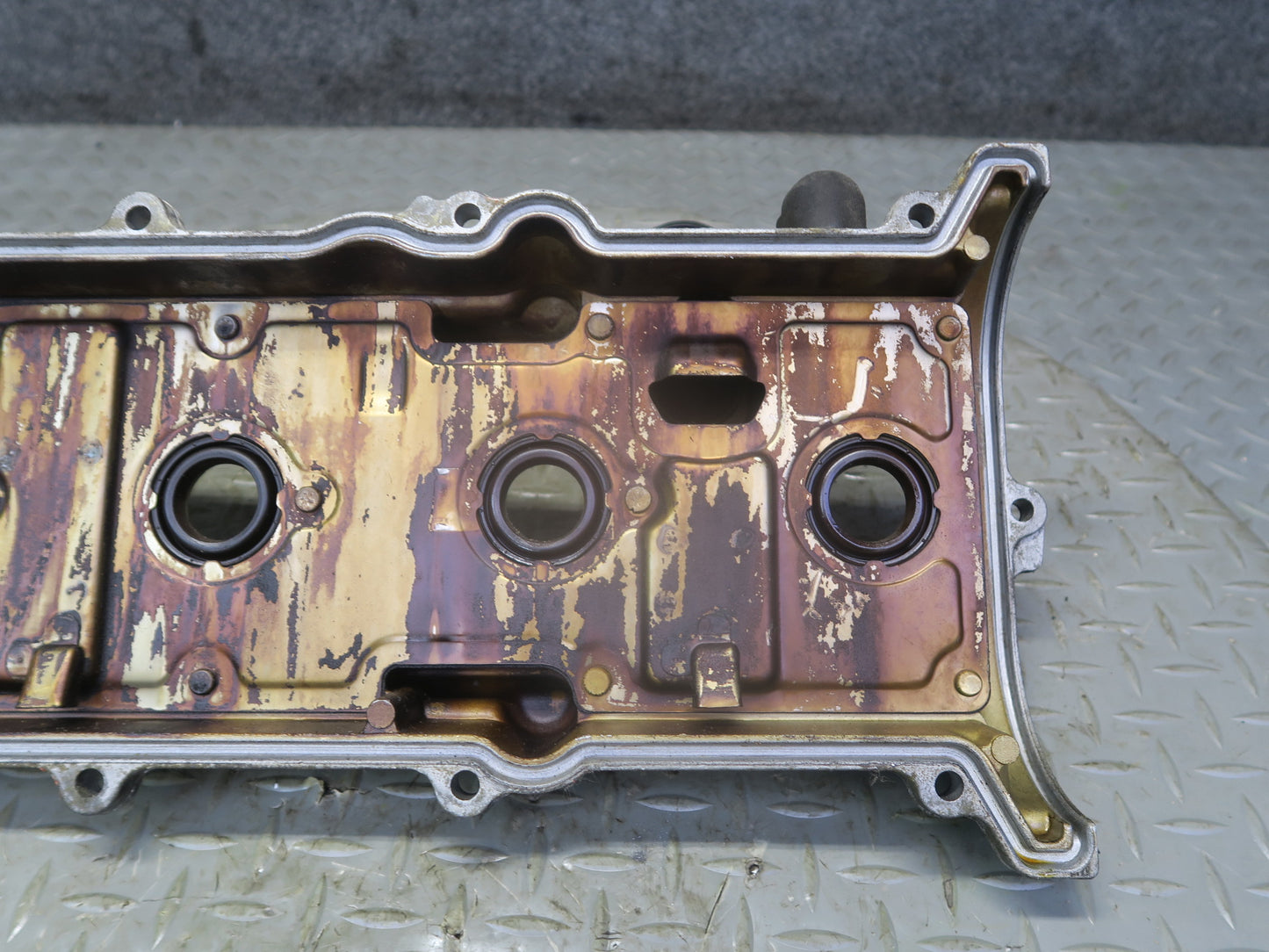 01-06 Lexus LS430 3UZFE Left Engine Cylinder Head Valve Cover w Oil Neck OEM