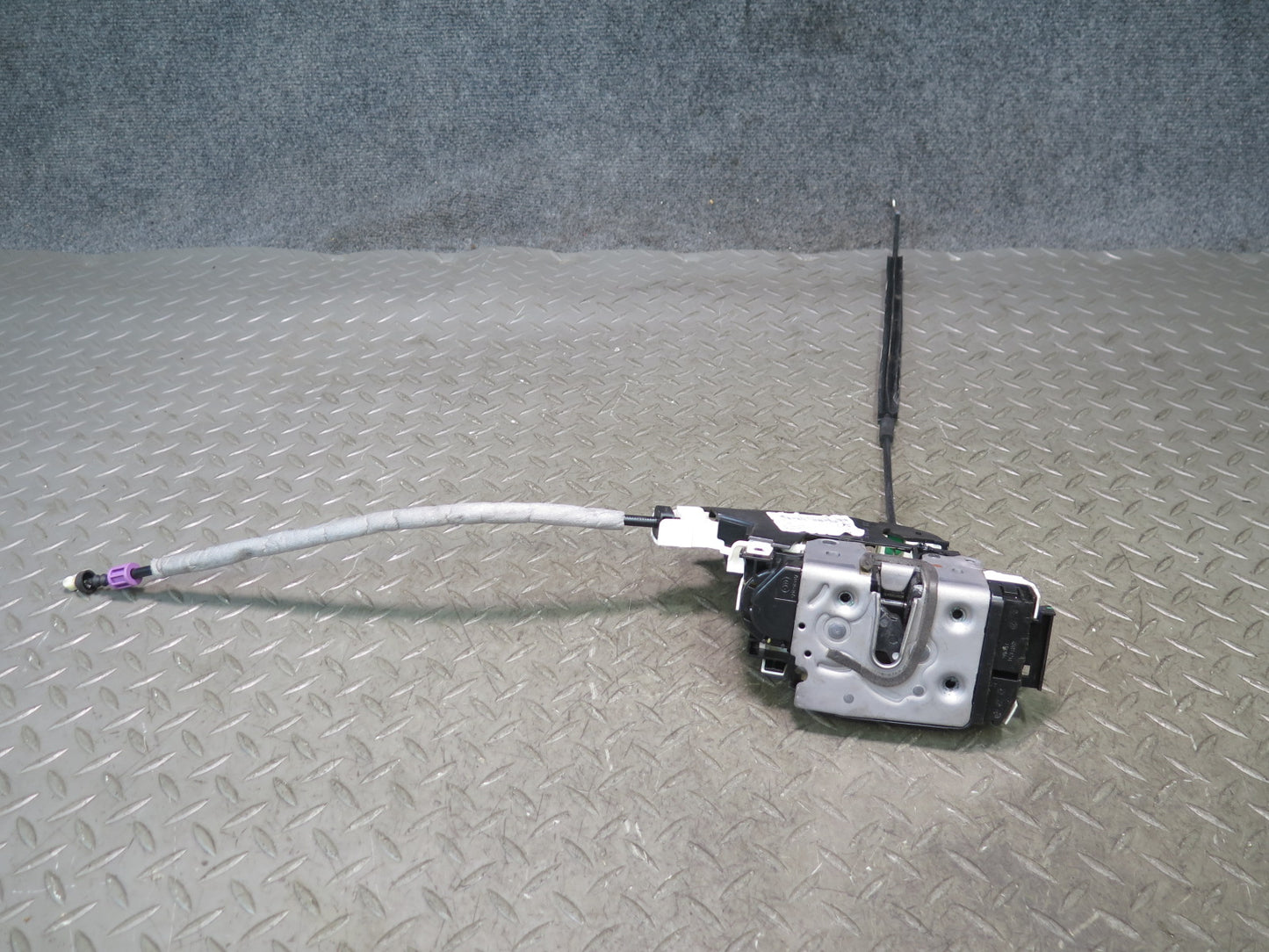 2012-2020 Mercedes R172 SLK SLC Front Right Pass Side Door Latch Lock Actuator
