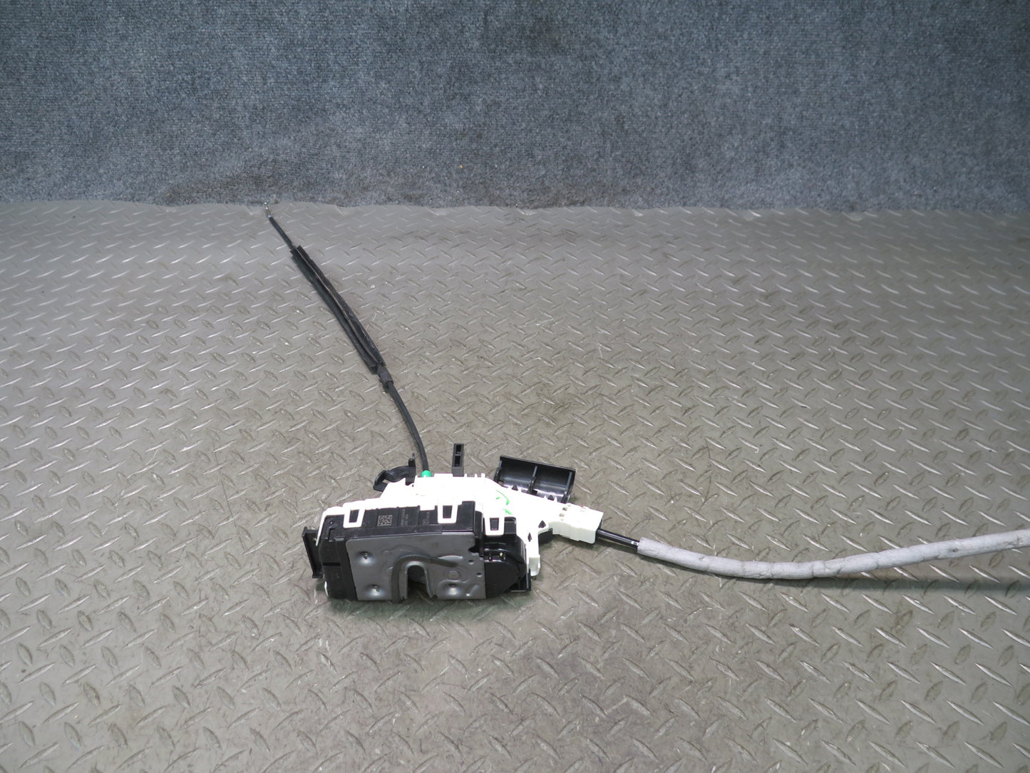 2012-2020 Mercedes R172 SLK SLC Front Right Pass Side Door Latch Lock Actuator