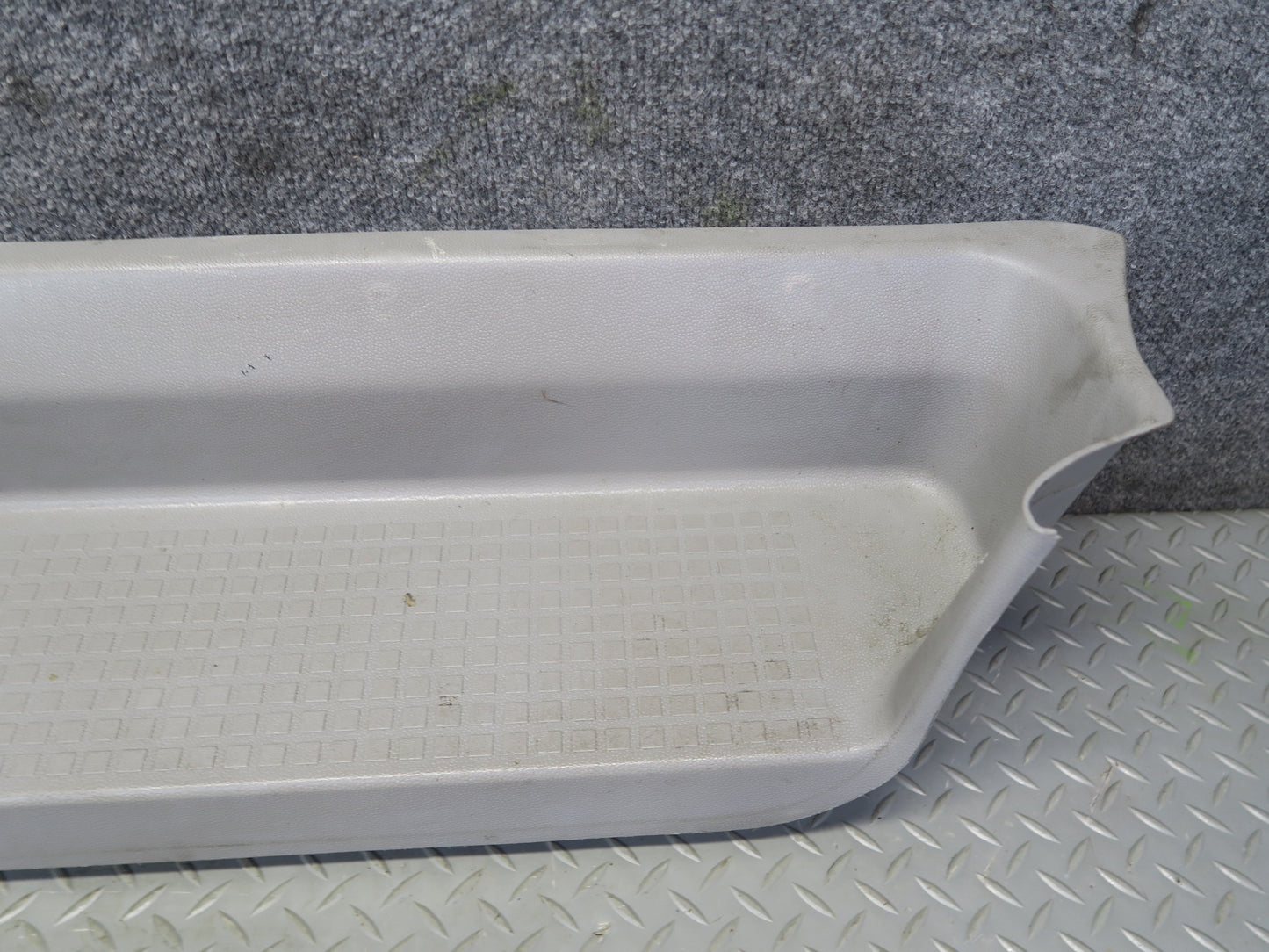 99-03 Volkswagen VW Eurovan T4 Front Right Door Step Trim Panel 701863736B OEM
