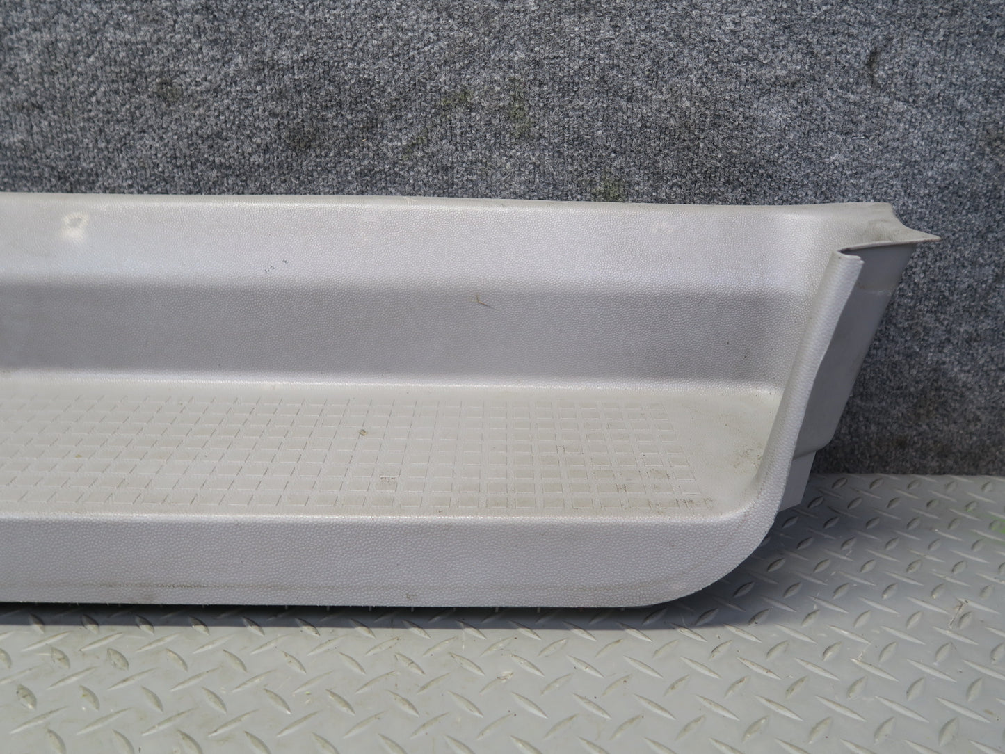99-03 Volkswagen VW Eurovan T4 Front Right Door Step Trim Panel 701863736B OEM
