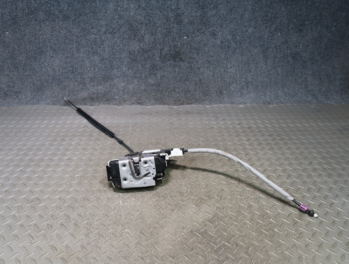 2012-2020 Mercedes R172 SLK SLC Front Left Driver Side Door Latch Lock Actuator