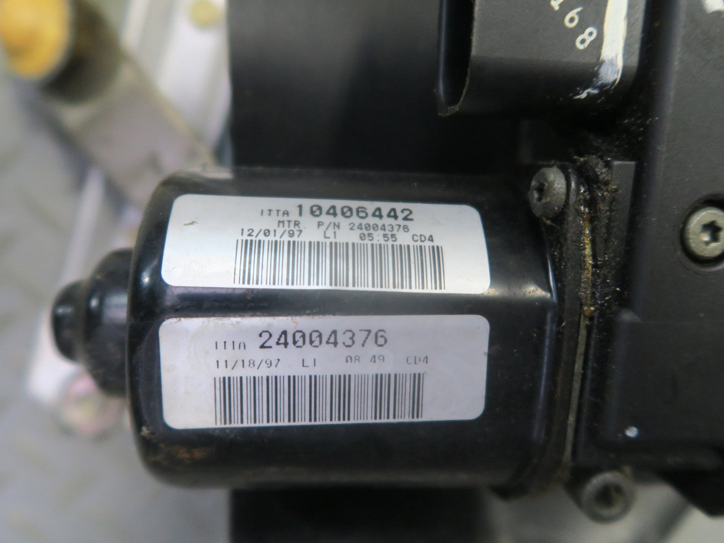 97-04 Chevrolet Corvette C5 Front Wiper Transmission Linkage w Motor OEM
