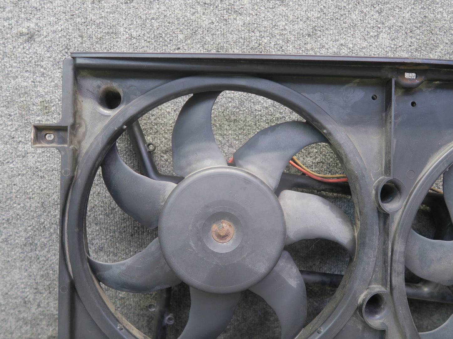 99-03 VW Eurovan T4 2.8L Engine Radiator Cooling Fan Motor Shroud 7D0121207 OEM