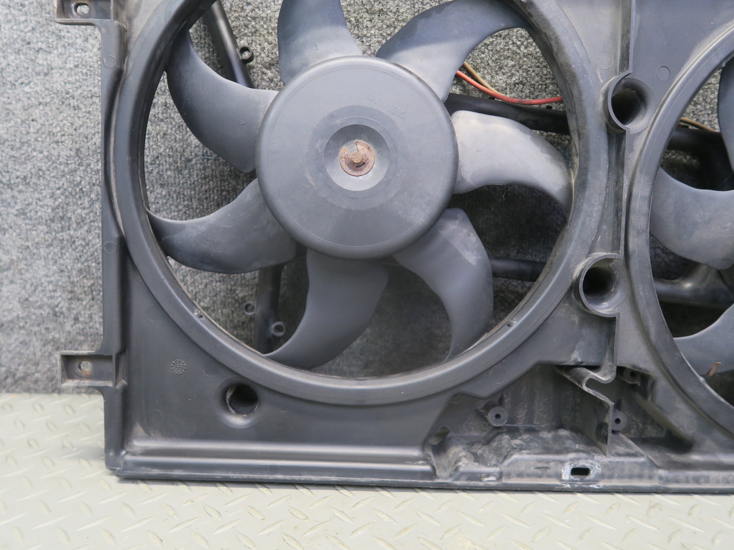 99-03 VW Eurovan T4 2.8L Engine Radiator Cooling Fan Motor Shroud 7D0121207 OEM