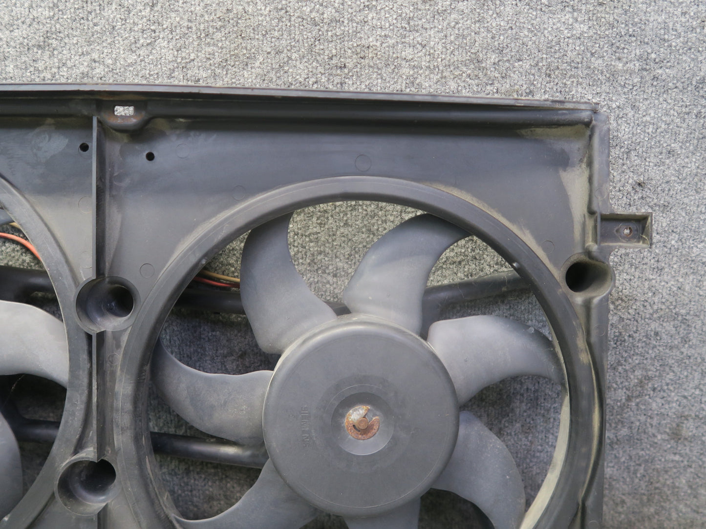 99-03 VW Eurovan T4 2.8L Engine Radiator Cooling Fan Motor Shroud 7D0121207 OEM
