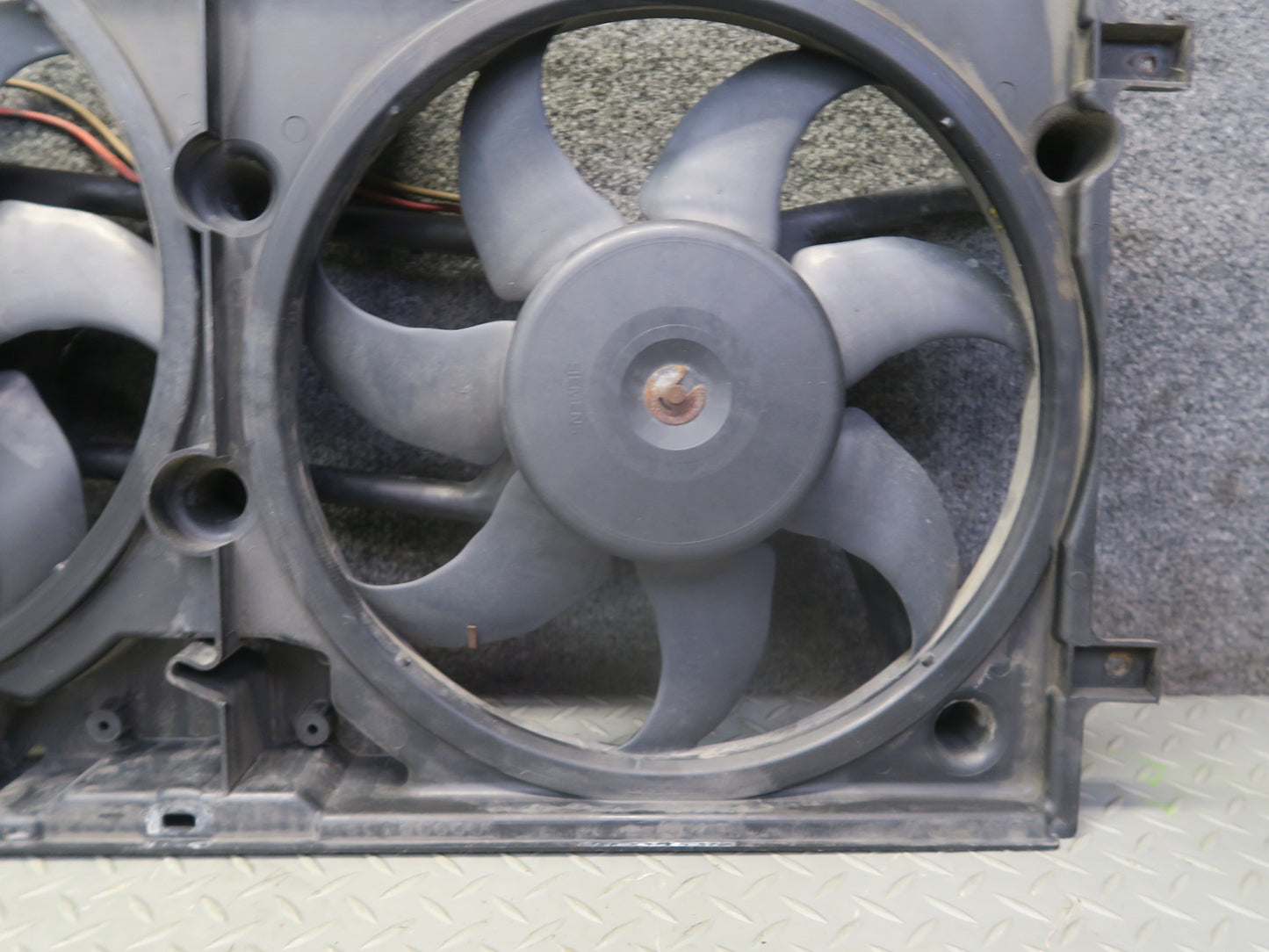 99-03 VW Eurovan T4 2.8L Engine Radiator Cooling Fan Motor Shroud 7D0121207 OEM