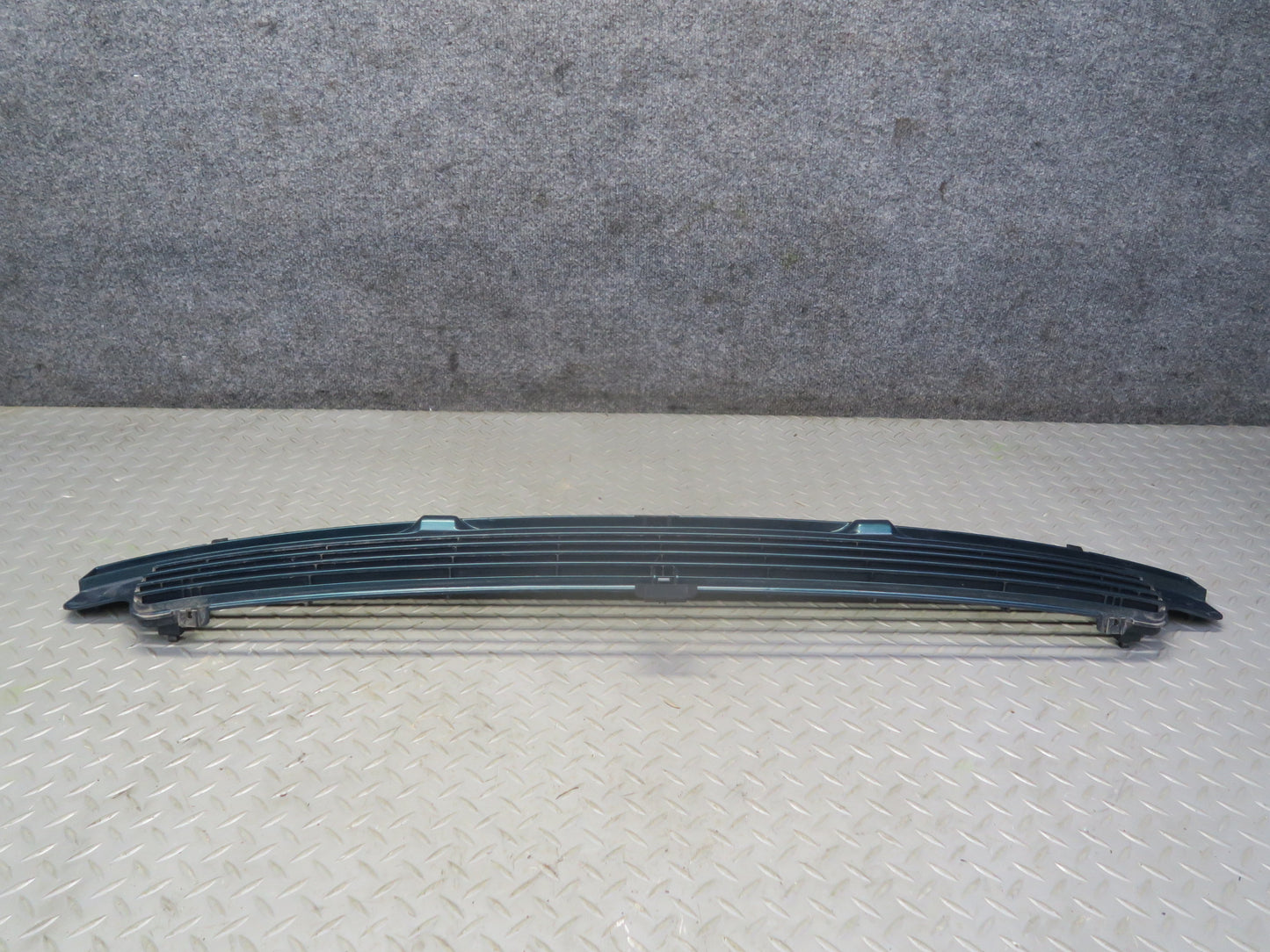 99-03 VW Eurovan T4 Front Radiator Center Lower Grille Green 7D0853654 OEM