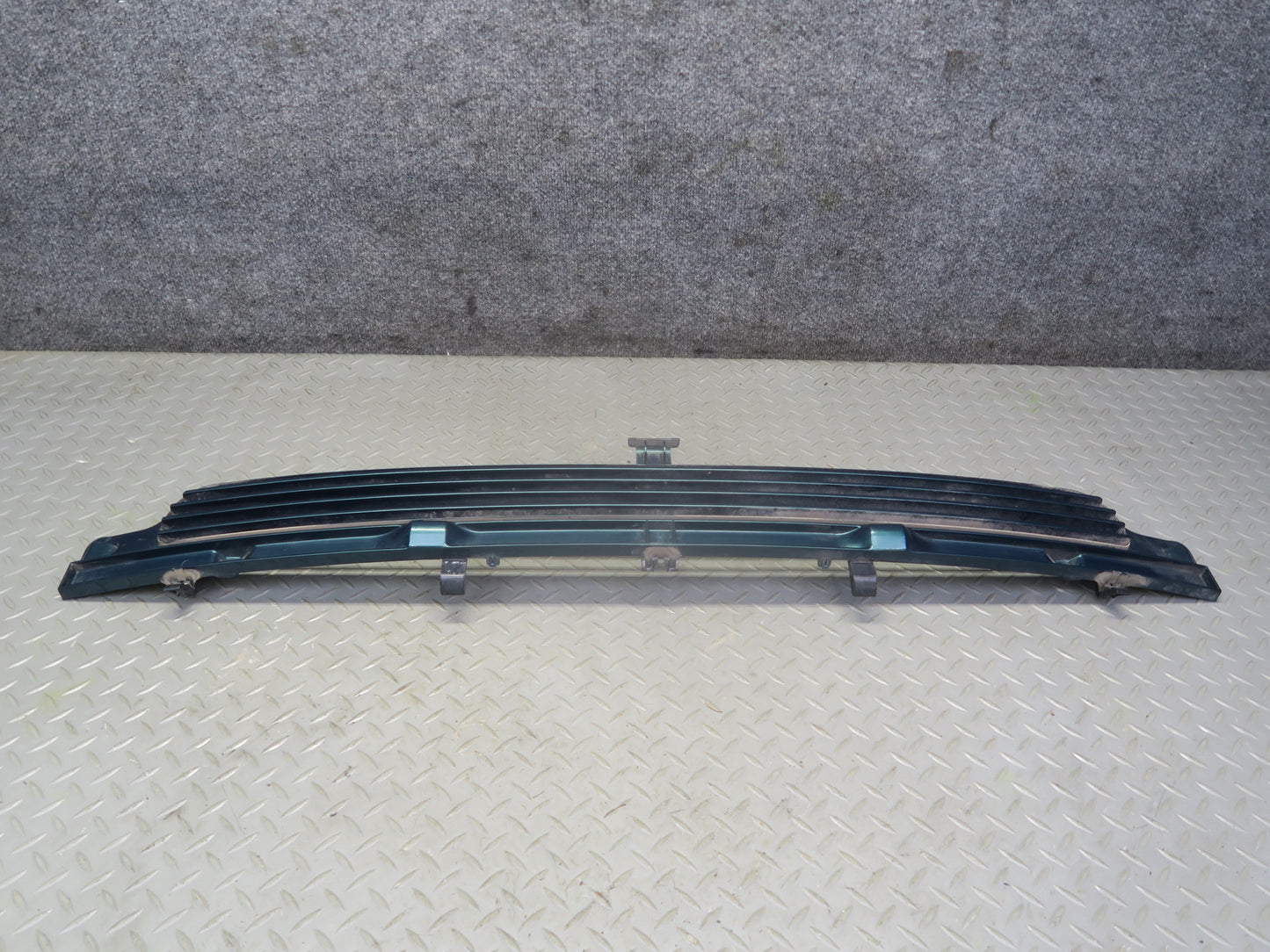 99-03 VW Eurovan T4 Front Radiator Center Lower Grille Green 7D0853654 OEM