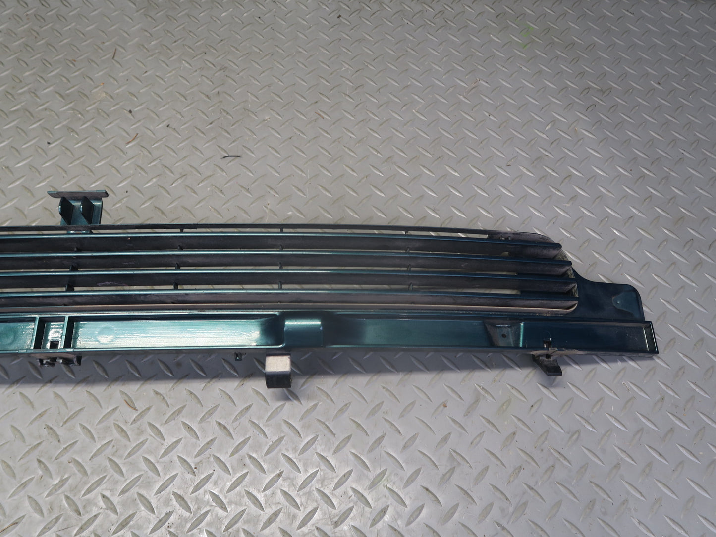 99-03 VW Eurovan T4 Front Radiator Center Lower Grille Green 7D0853654 OEM