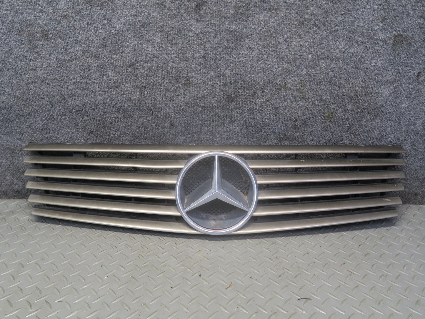 94-02 Mercedes R129 Sl-class Front Hood Grille w Emblem OEM