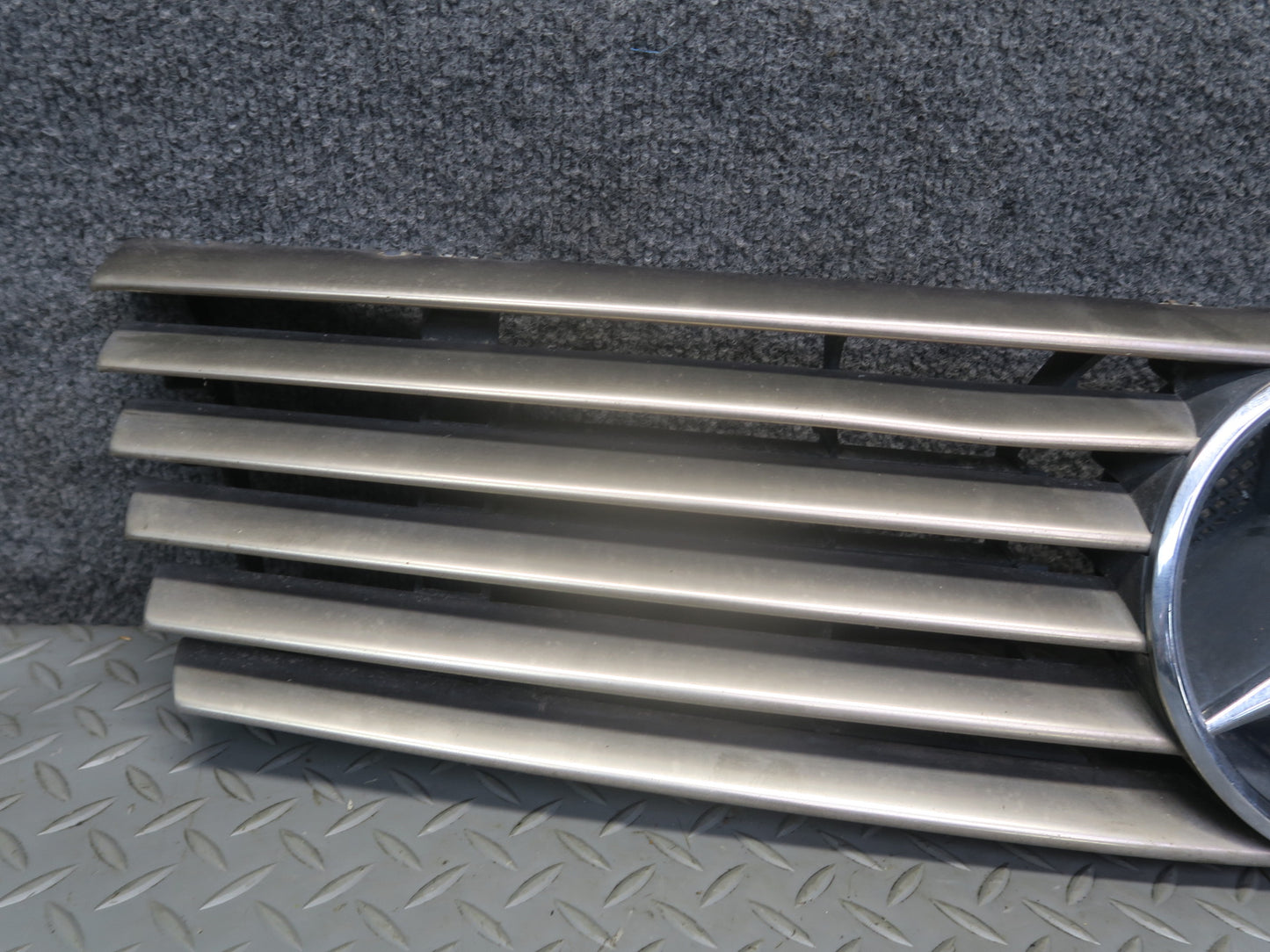 94-02 Mercedes R129 Sl-class Front Hood Grille w Emblem OEM