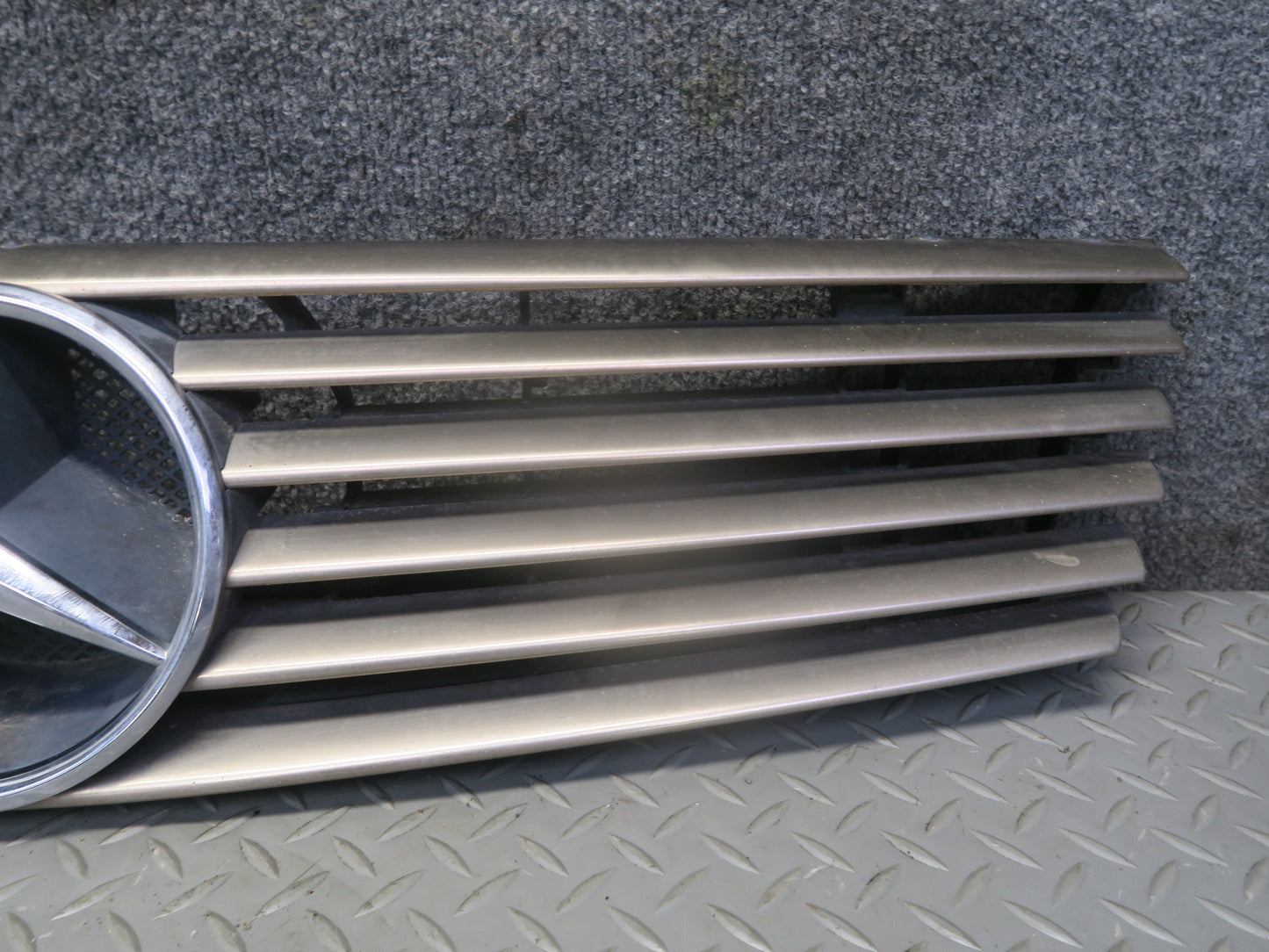 94-02 Mercedes R129 Sl-class Front Hood Grille w Emblem OEM