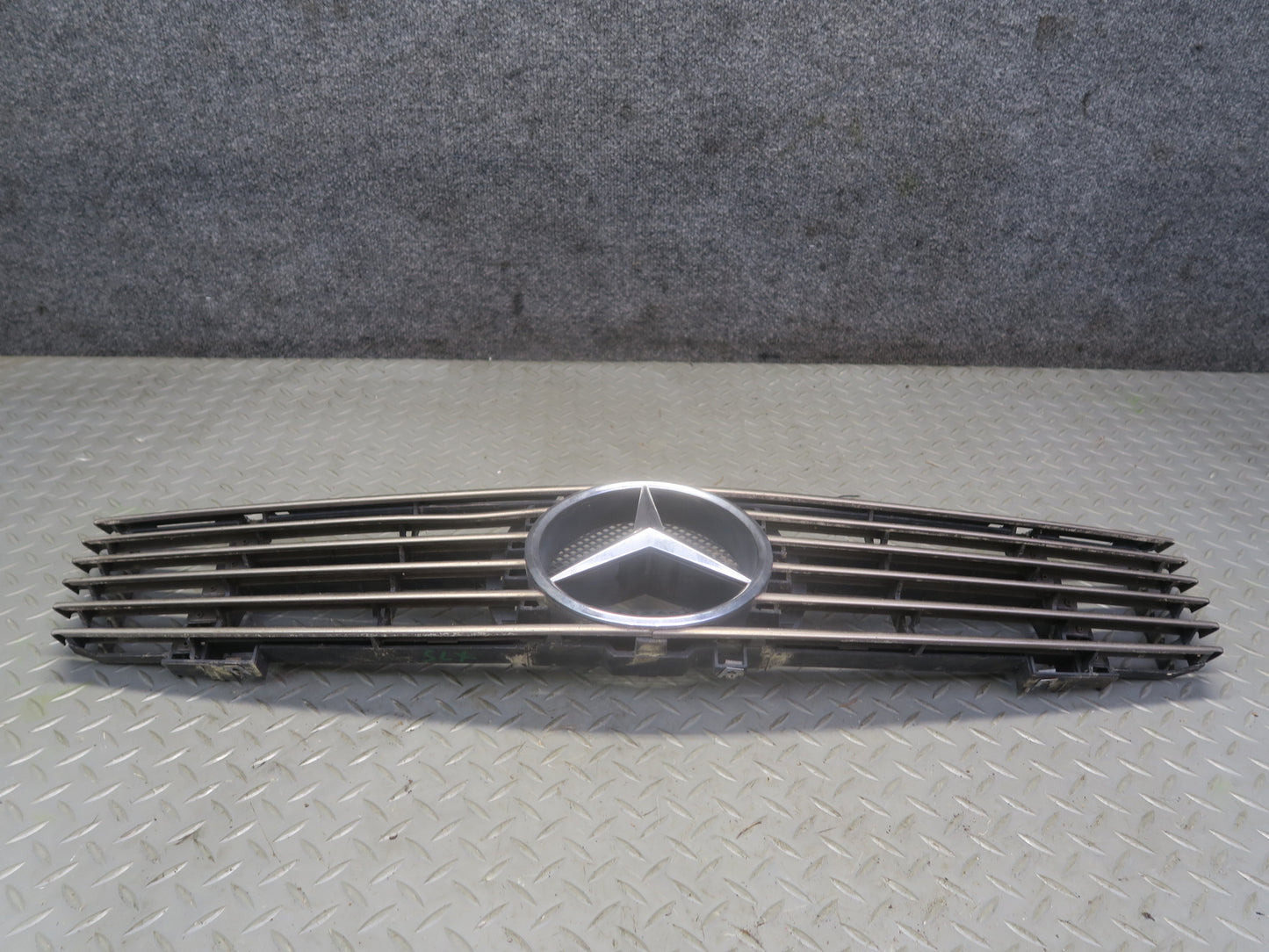 94-02 Mercedes R129 Sl-class Front Hood Grille w Emblem OEM