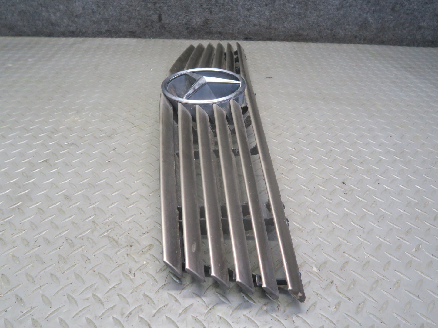 94-02 Mercedes R129 Sl-class Front Hood Grille w Emblem OEM