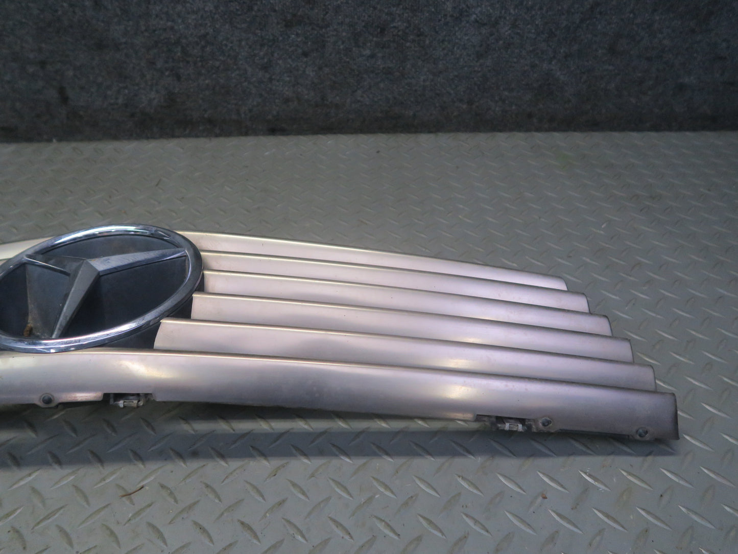 94-02 Mercedes R129 Sl-class Front Hood Grille w Emblem OEM