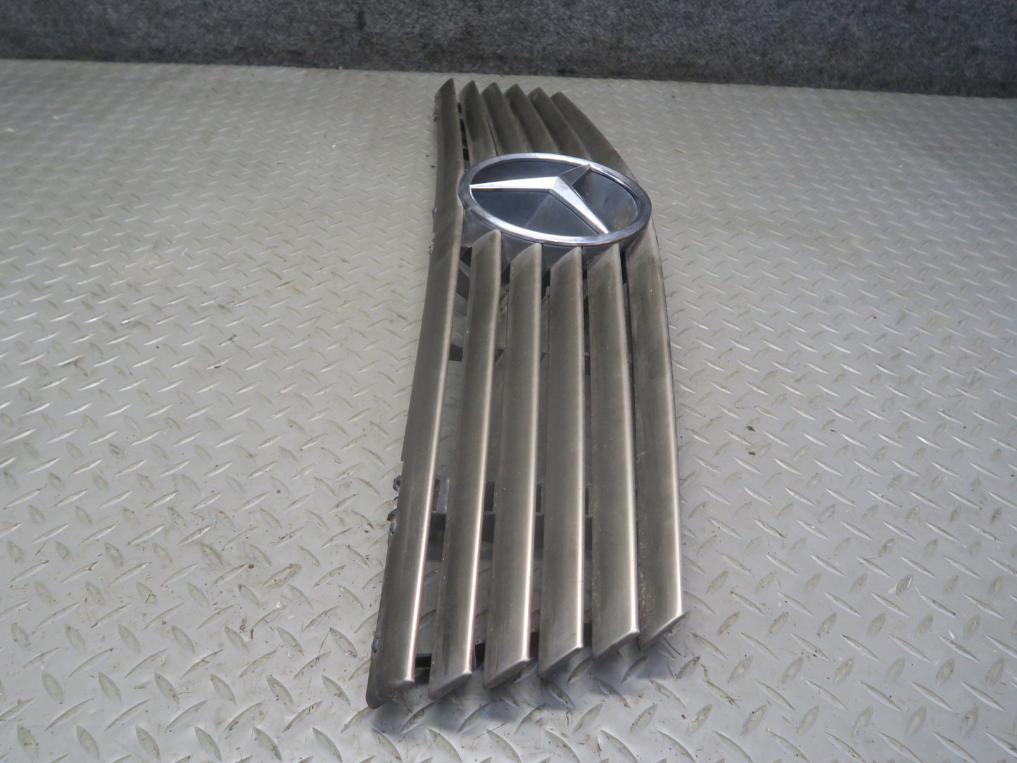 94-02 Mercedes R129 Sl-class Front Hood Grille w Emblem OEM