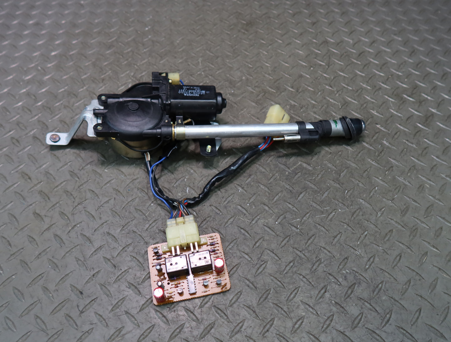 84-88 Toyota Cressida MX73 Sedan Radio Power Antenna w Motor Assembly OEM